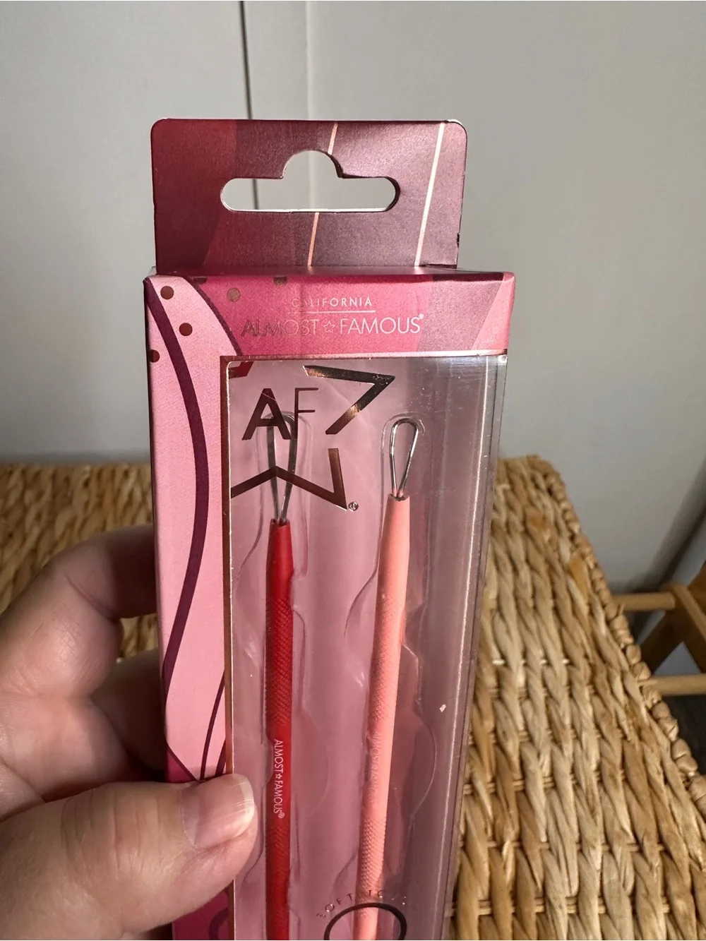 Almost Famous Pink and Red Facial Loop Extractors